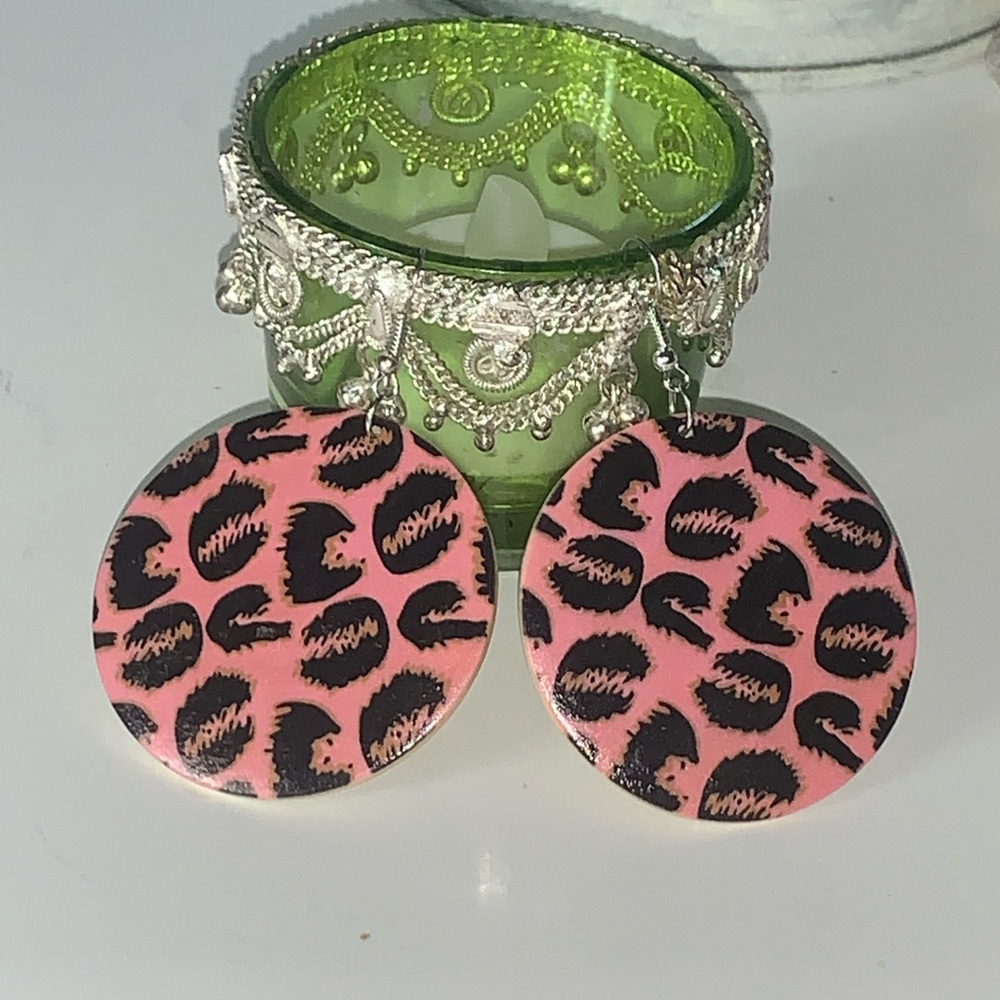 Pink/Black Wood Leopard Print Earrings. NWT